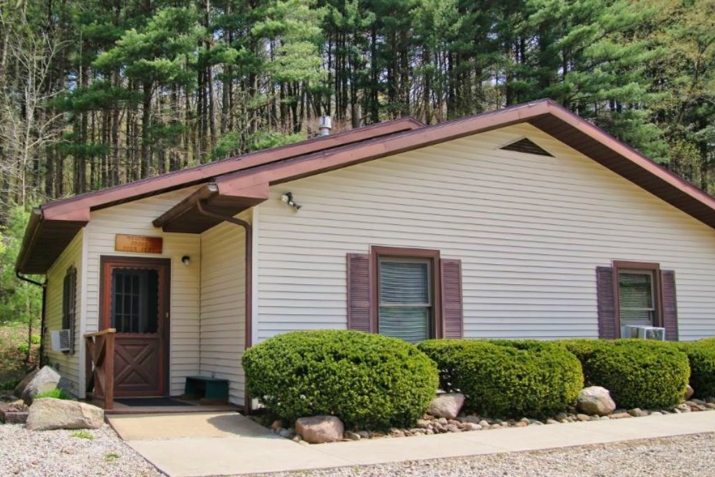 photo of the exterior of horse trail cottage